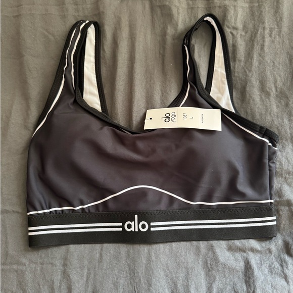 ALO Yoga Women´s Black Sports Bra and leggings set